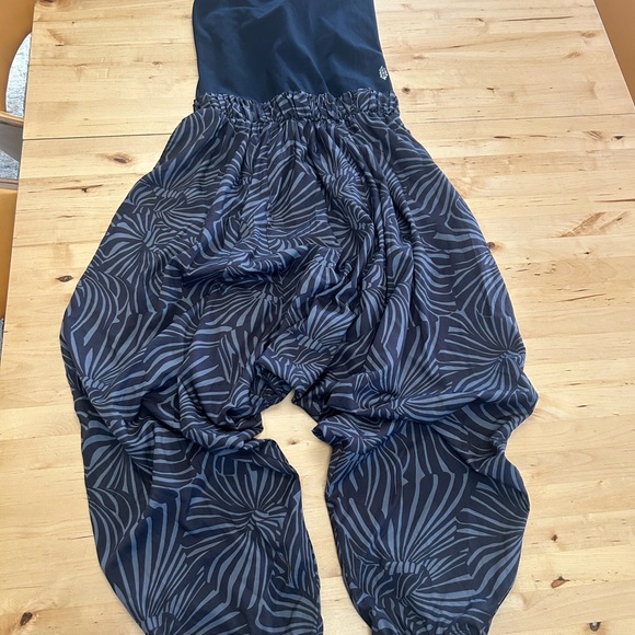 Stylish freepeople Movement Black and Gray Women's harem pant Jumpsuit size M - Picture 13 of 13